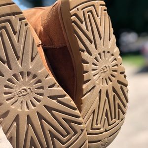 UGGs Medium Chestnut Brown Boots!!